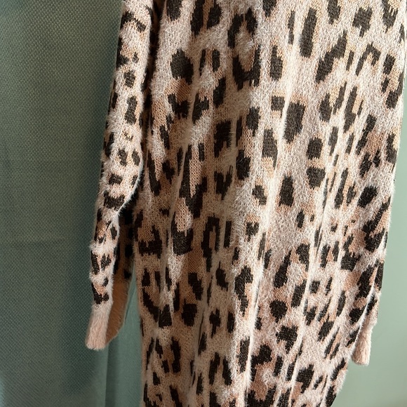 Net.153 NWT Animal Print Sweater S/M - Picture 2 of 3